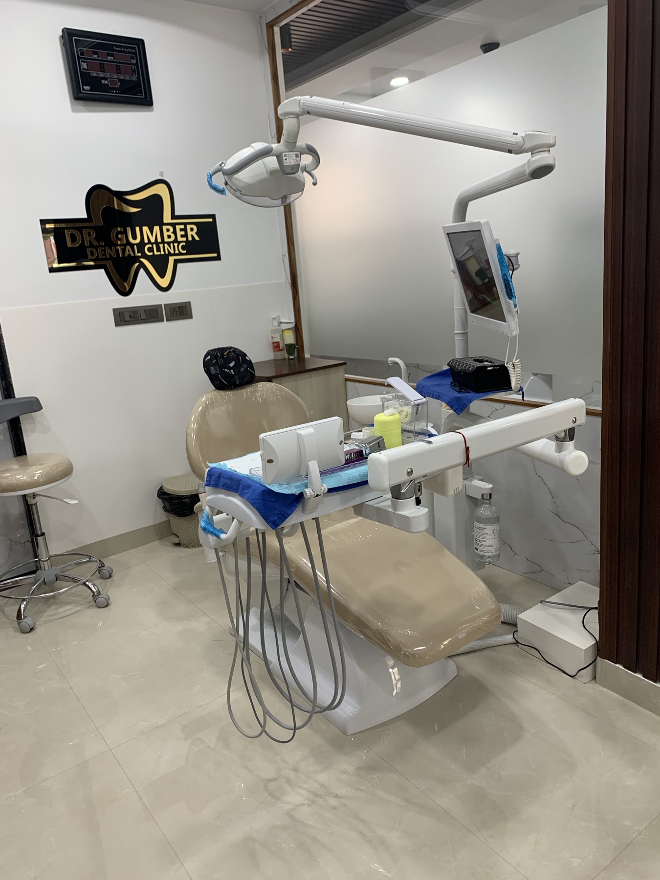 Treatment Room at Dr. Gumber Dental Clinic, Jaipur
